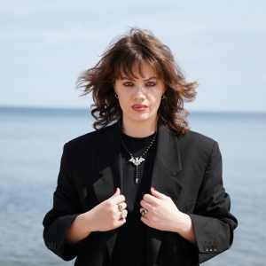 Naszyjnik nietoperz - lawa prasowana